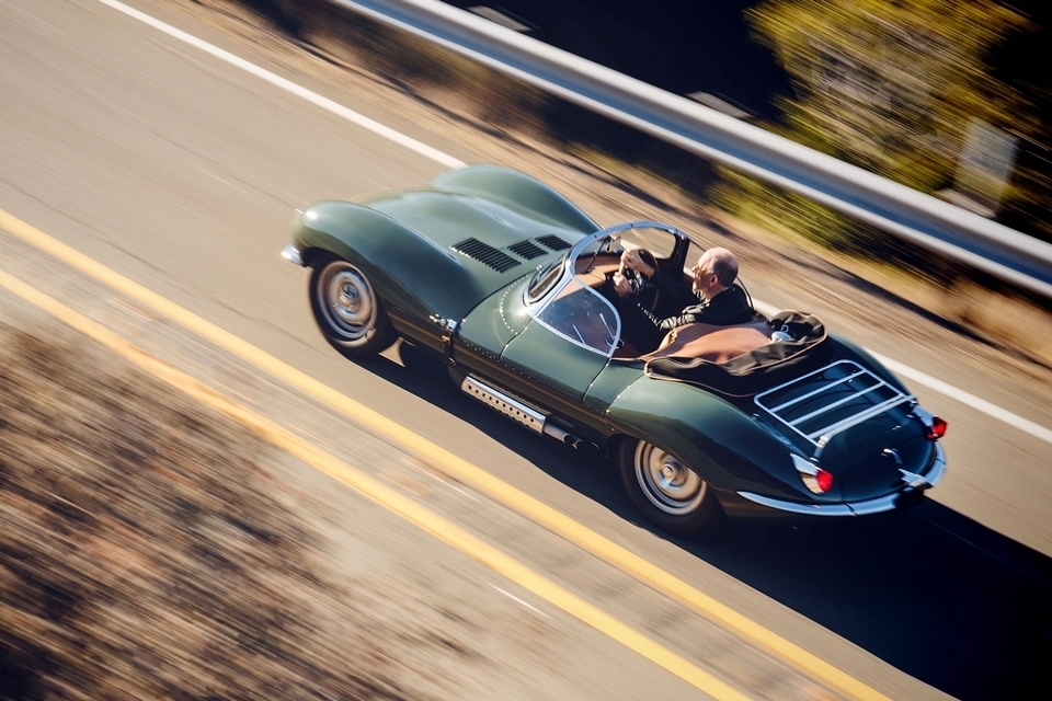 http://www.coolthings.com/wp-content/uploads/2016/11/jaguar-xkss-3.jpg