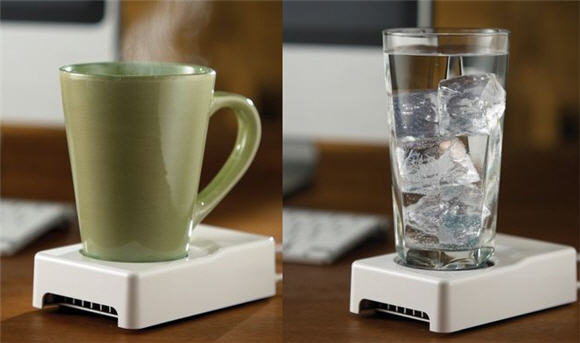 USB Beverage Cup Warmer & Cooler keeps coffee warm and soda cool.