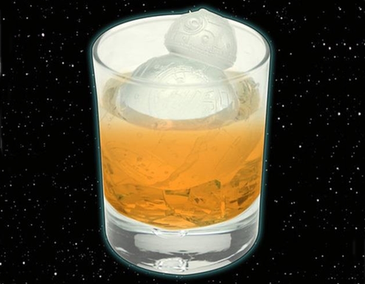 https://www.coolthings.com/wp-content/uploads/2015/12/star-wars-bb8-ice-cube-mold-1.jpg