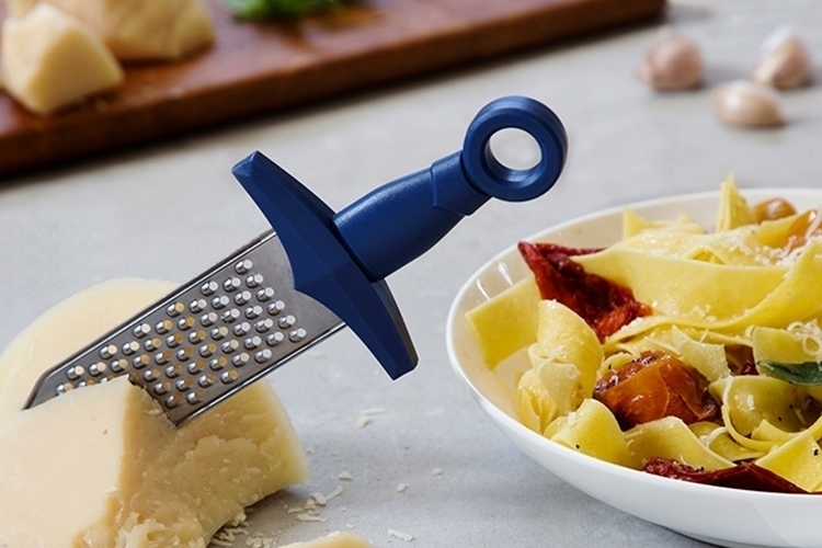 https://www.coolthings.com/wp-content/uploads/2017/06/gratiator-cheese-grater-3.jpg