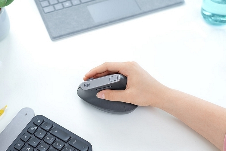 https://www.coolthings.com/wp-content/uploads/2018/08/logitech-mx-vertical-3.jpg