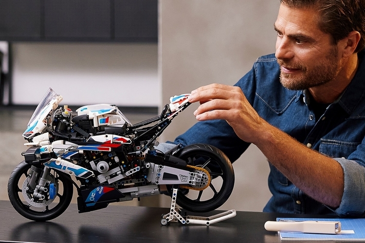 Lego-Bikes und Lego Technic-Motorräder