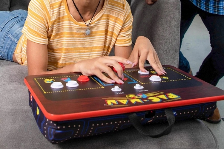 pacman couchcade